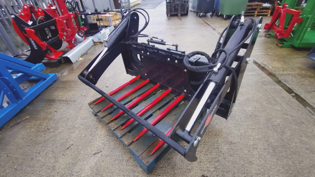 Demo Bale Spillter for Sale - Image 1