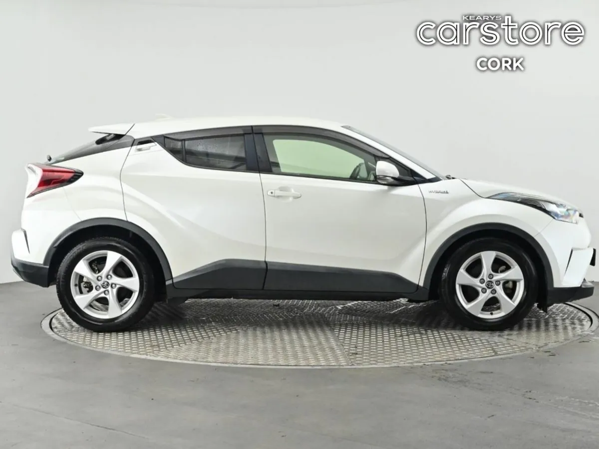 Toyota C-HR 1.8 HYBRID Auto - Image 3