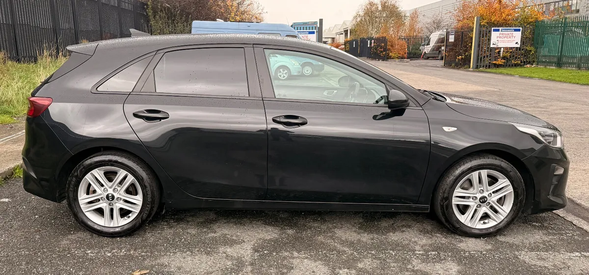 2021 Kia Ceed Commercial - Image 3