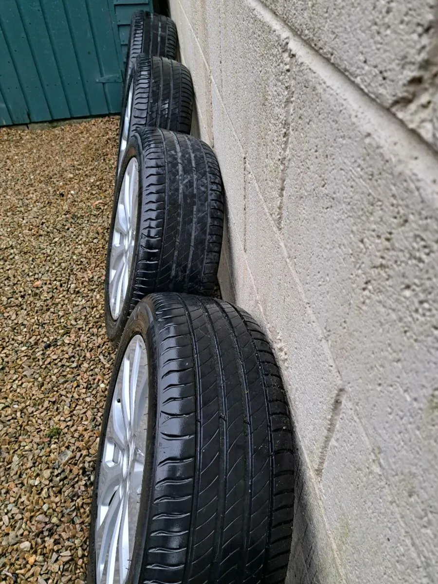 Jaguar xe 17inch alloy wheels - Image 2