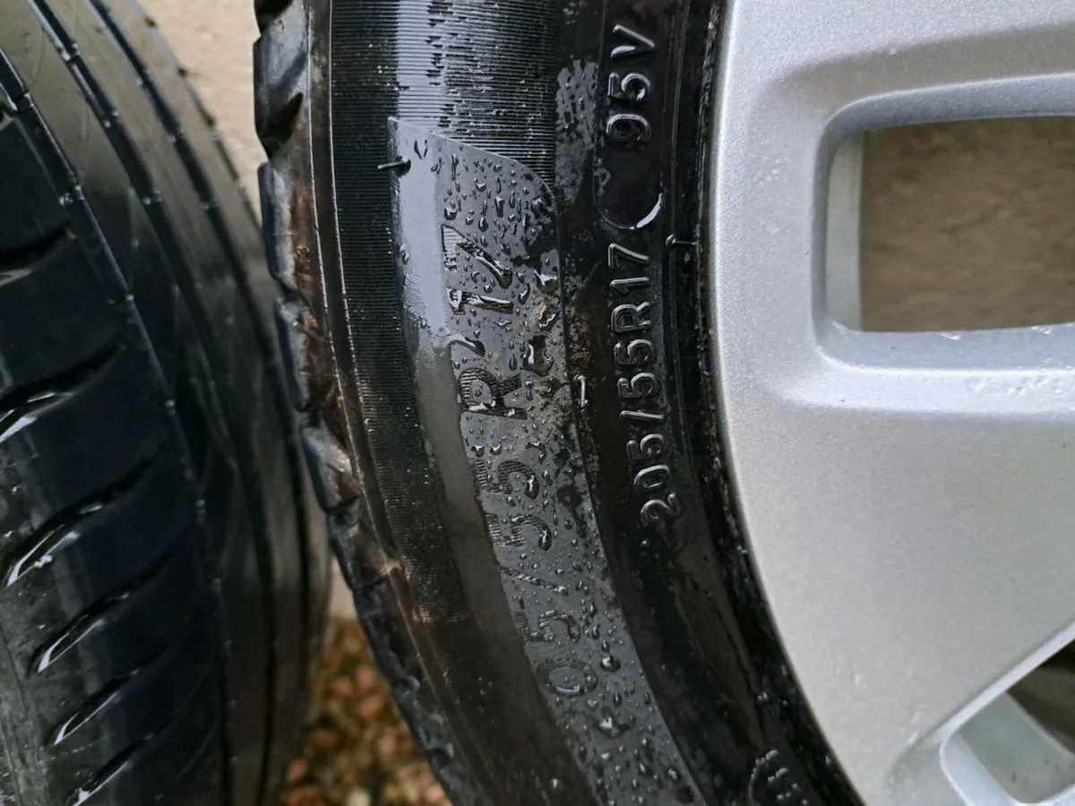 Jaguar xe 17inch alloy wheels - Image 3