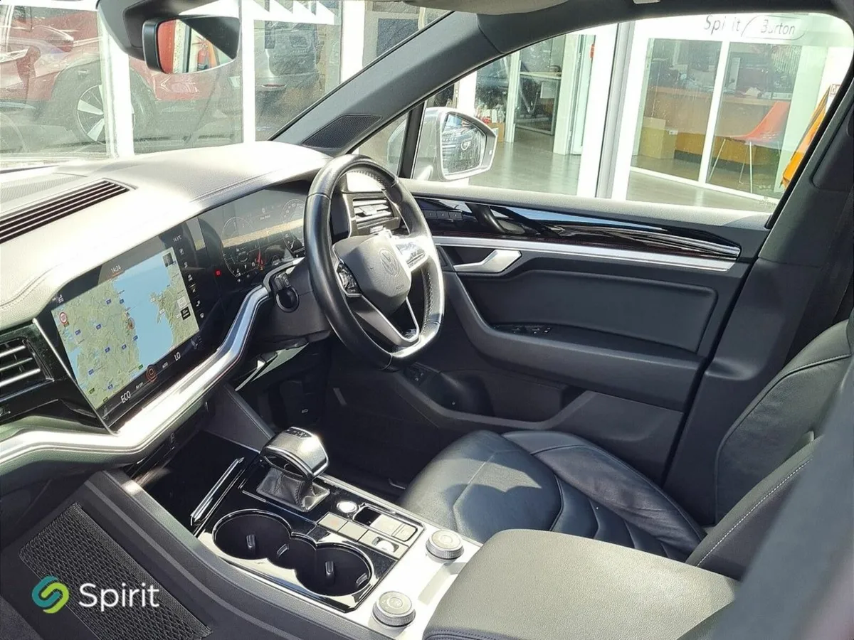 Volkswagen Touareg 3.0TSI PHEV 381HP  Elegance - Image 3