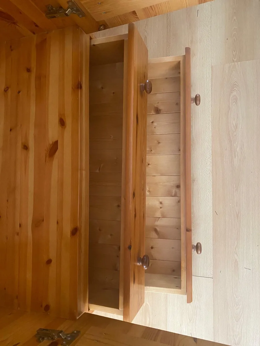 Wardrobe and chest of drawers - Image 3