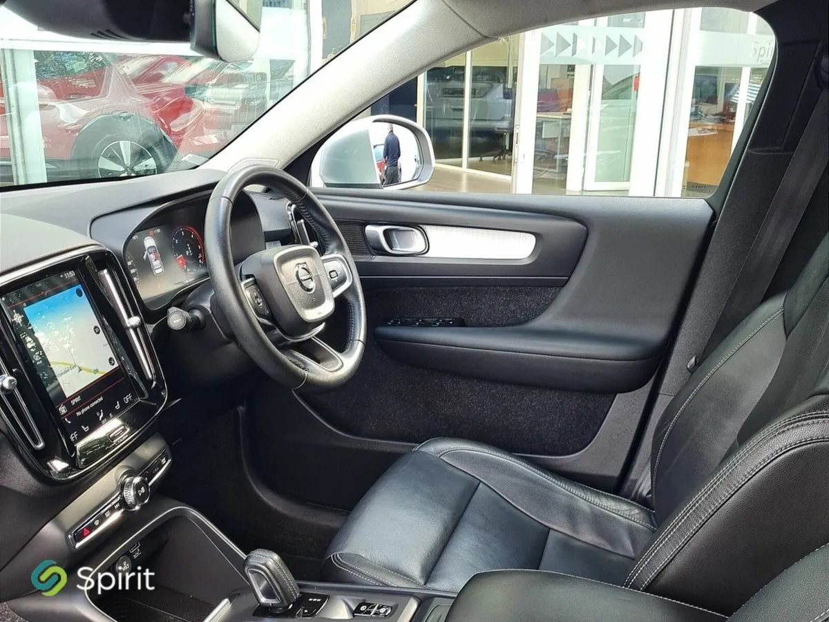 Volvo XC40 2.0D AUTO  AWD  MOMENTUM - Image 3