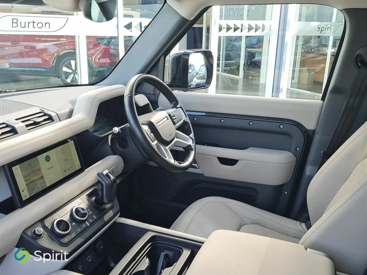 Land Rover Defender 110 2.0 HYBRID - Image 3
