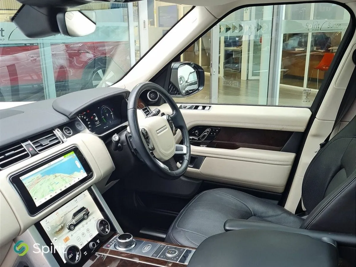 Land Rover Range Rover Vogue Hybrid - Image 3