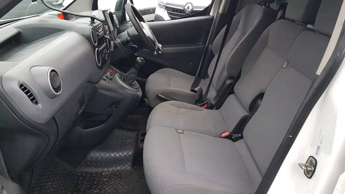 PEUGEOT PARTNER 3 SEATER 2016 CLEAN VAN - Image 4