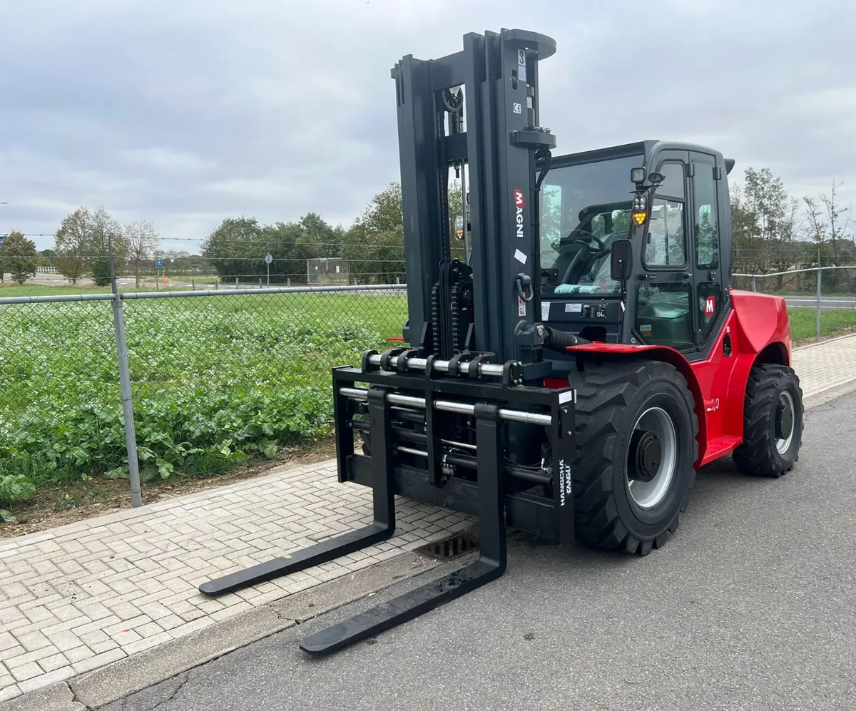 Forklift - Image 4