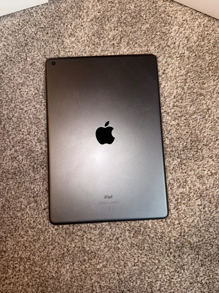 iPad (8th Generation) - Image 2