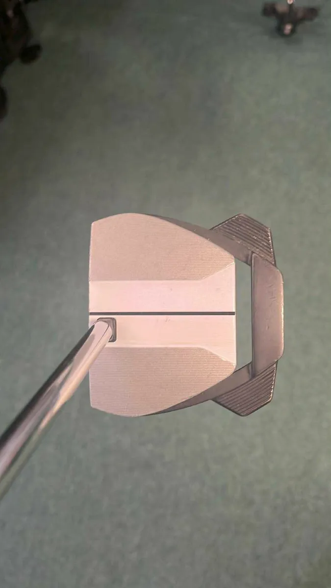 Taylormade Spider GTx Centre Shaft 34'  €185 - Image 1