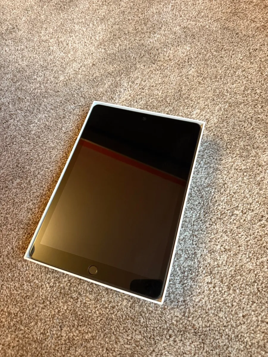 iPad (8th Generation) - Image 4