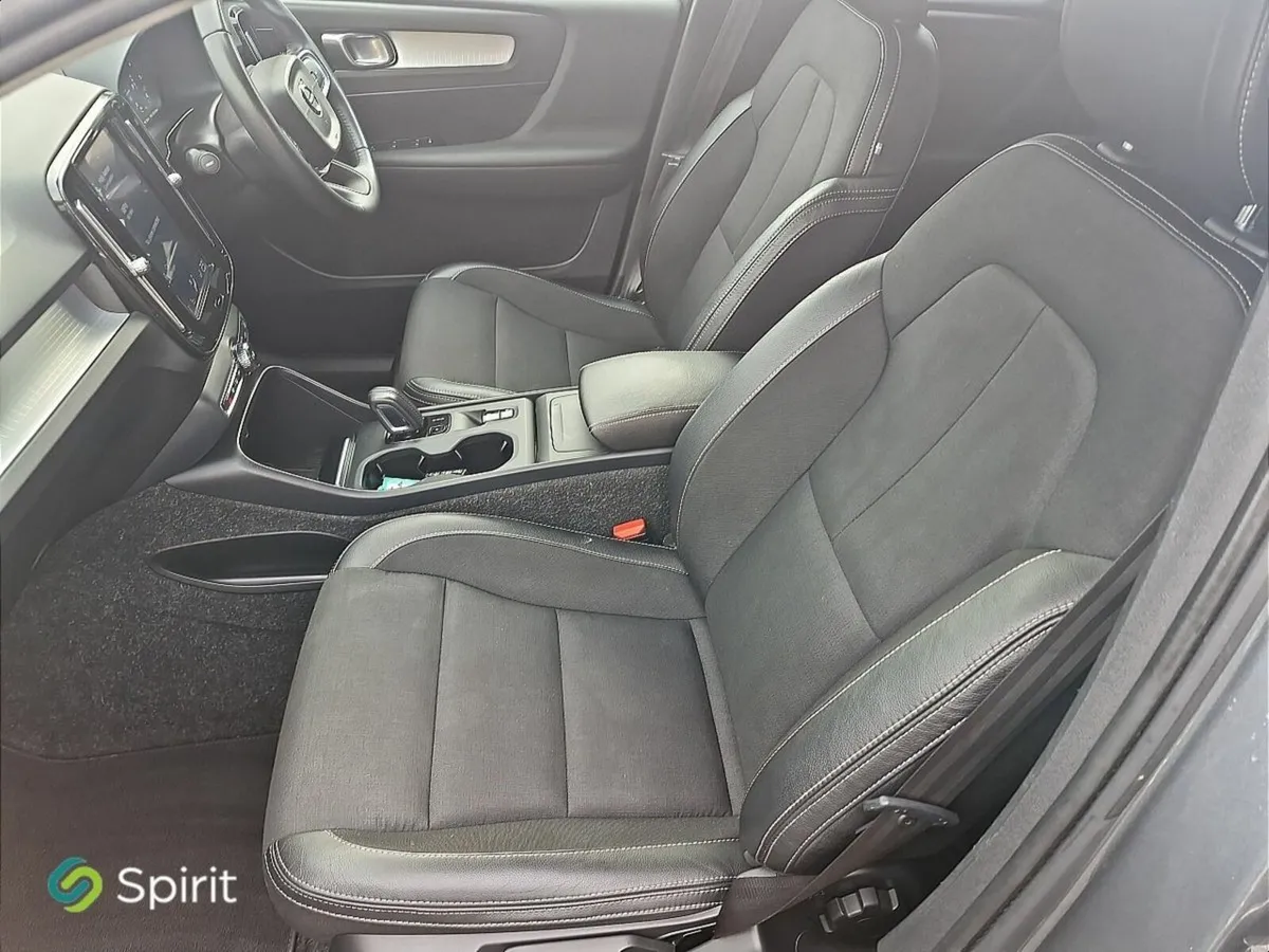 Volvo XC40 D3 150HP Momentum, Textile/Leather Inte - Image 3