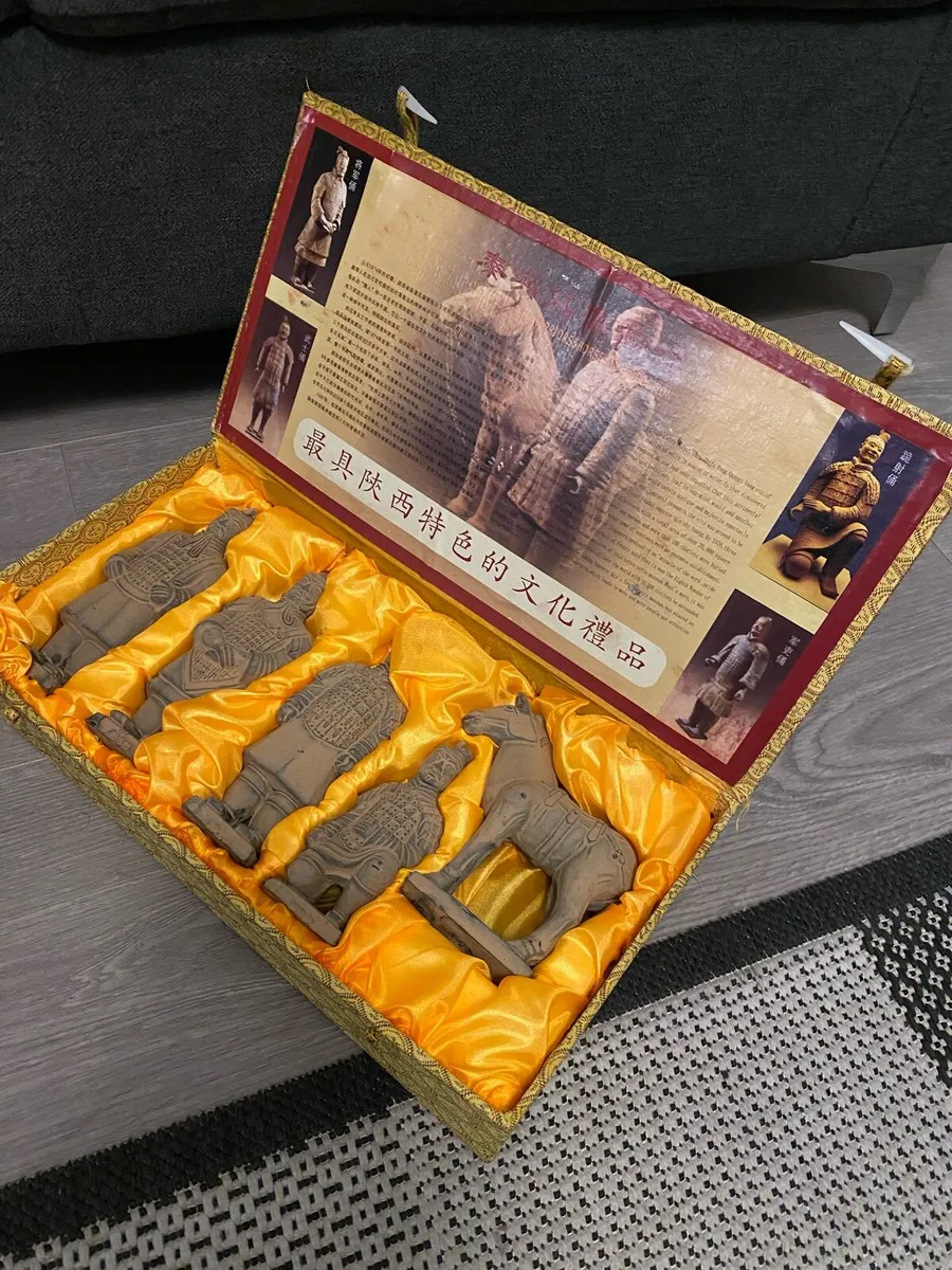 Chinese figure set - Image 1