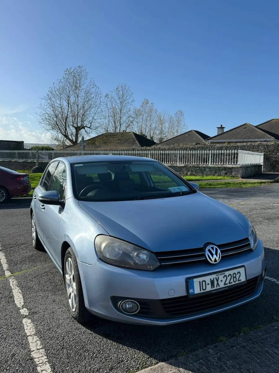 2010 Golf Volkswagen - Image 1