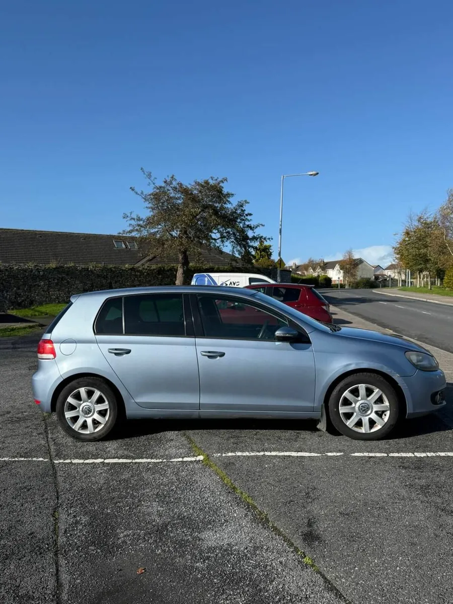 2010 Golf Volkswagen - Image 4