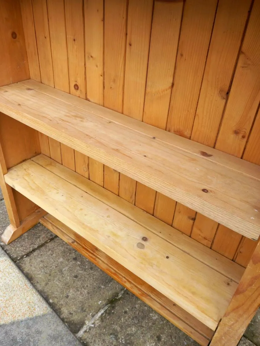 Top of dresser - Image 2