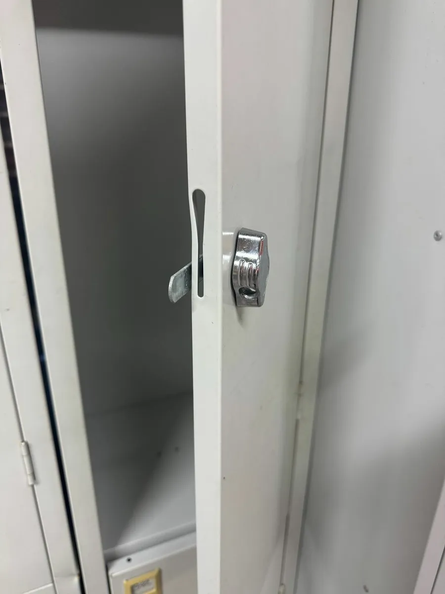 2 door lockers - Image 2