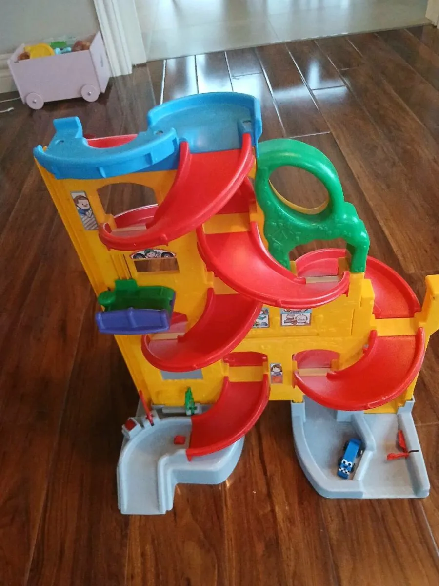 Toy Car Garage - Image 1