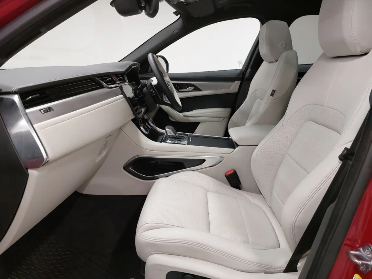 Jaguar F-pace F-Pace Diesel Estate R-Dynamic SE Bl - Image 3