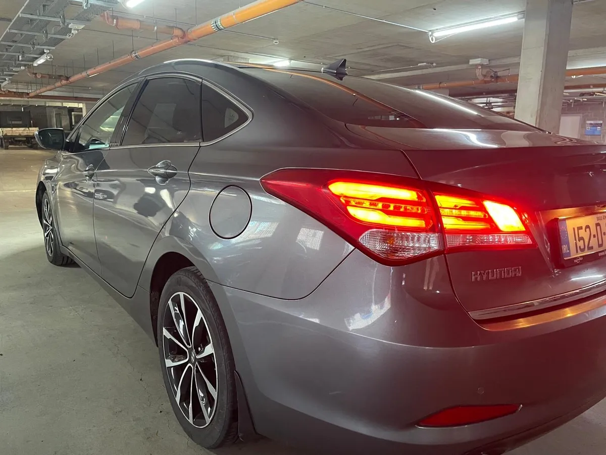 Hyundai i40 Executive Saloon - Image 3