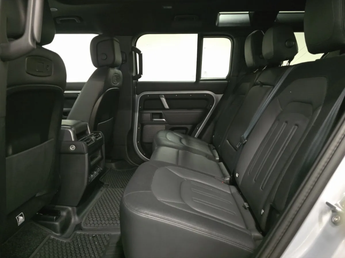 Land Rover Defender Diesel Estate X-Dynamic HSE - Image 4