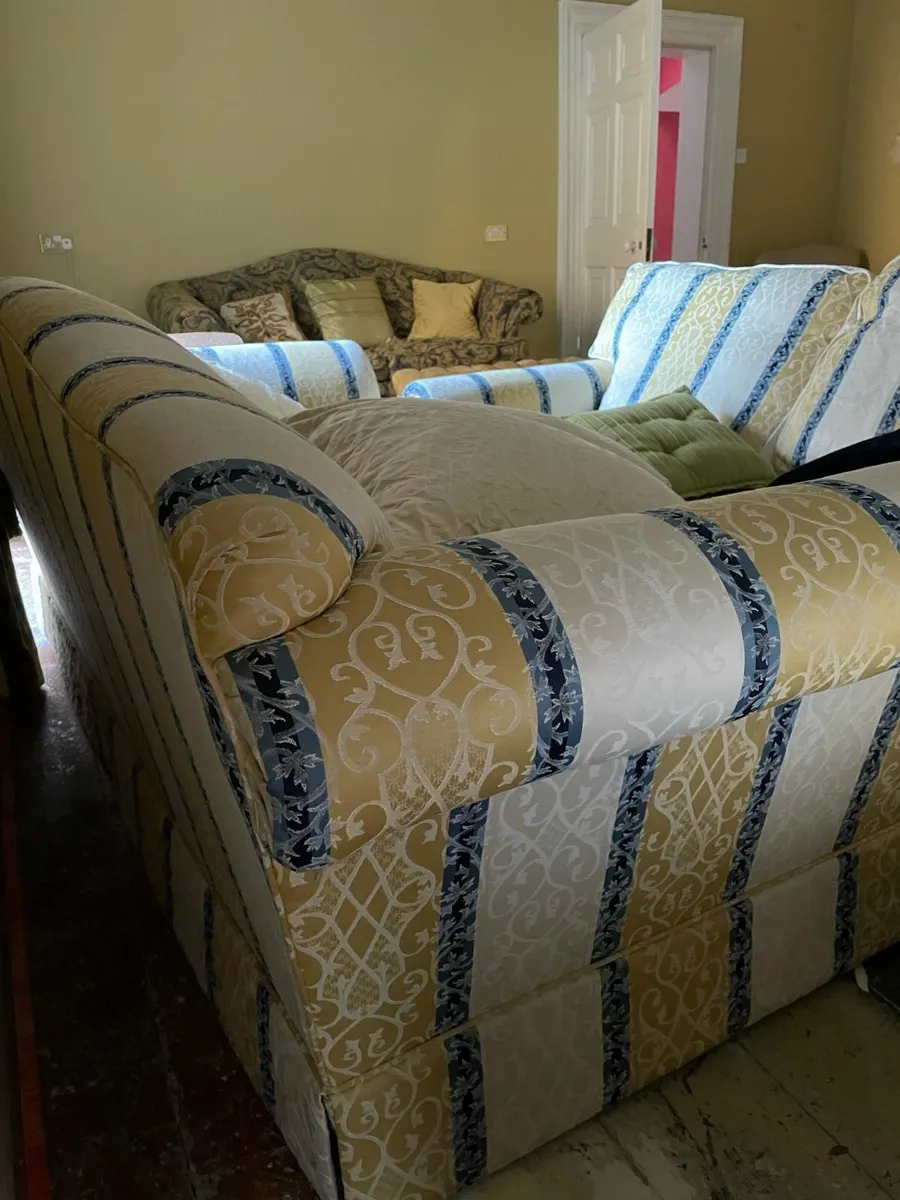 Set of Two Traditional Sofas in Striped Damask - Image 2