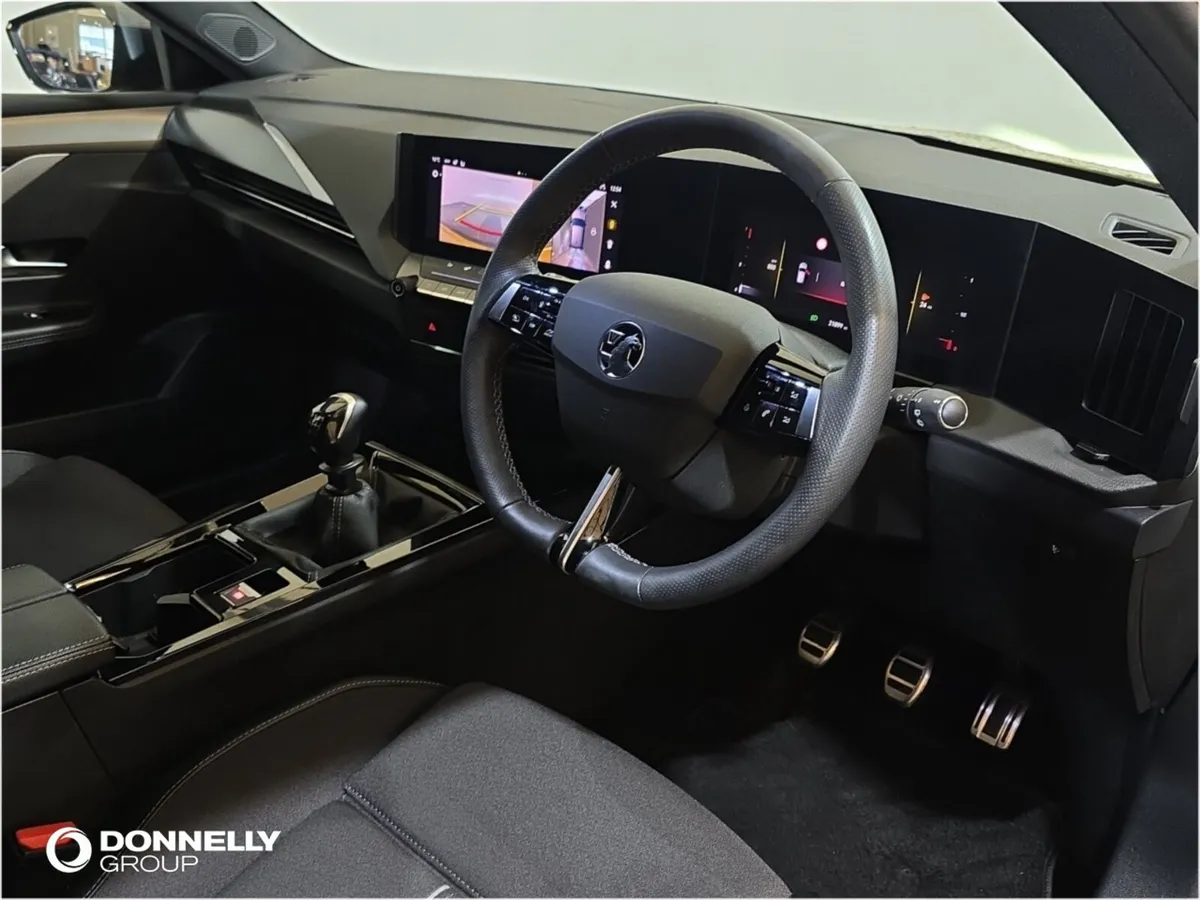 Vauxhall Astra Hatchback GS - Image 4