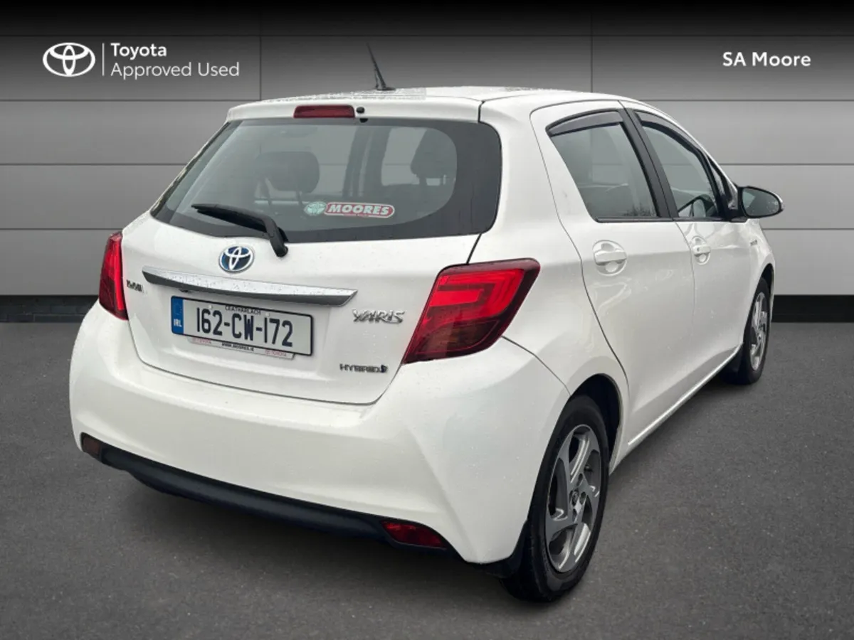 Toyota Yaris YARIS HYBRID LUXURY MC - Image 2