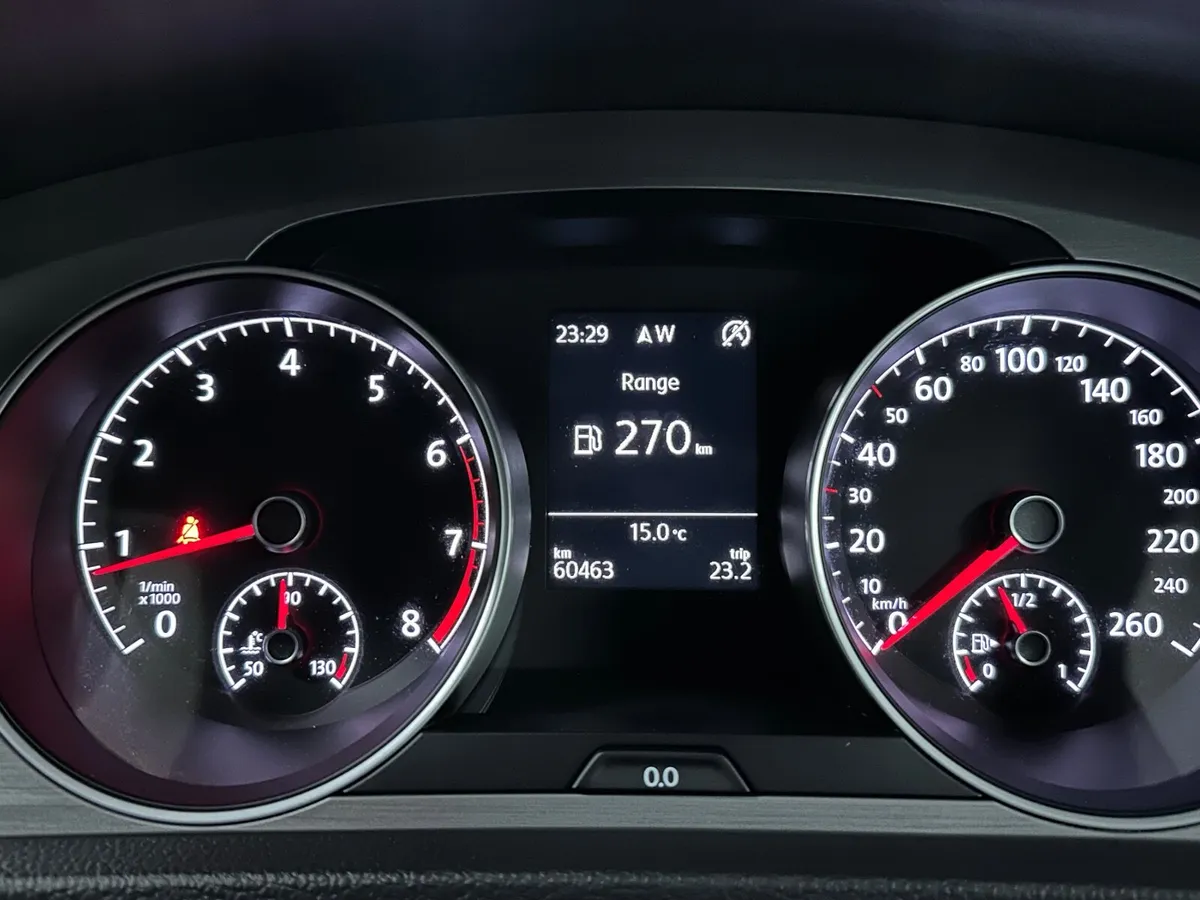 Volkswagen Golf 2016 automatic - Image 2