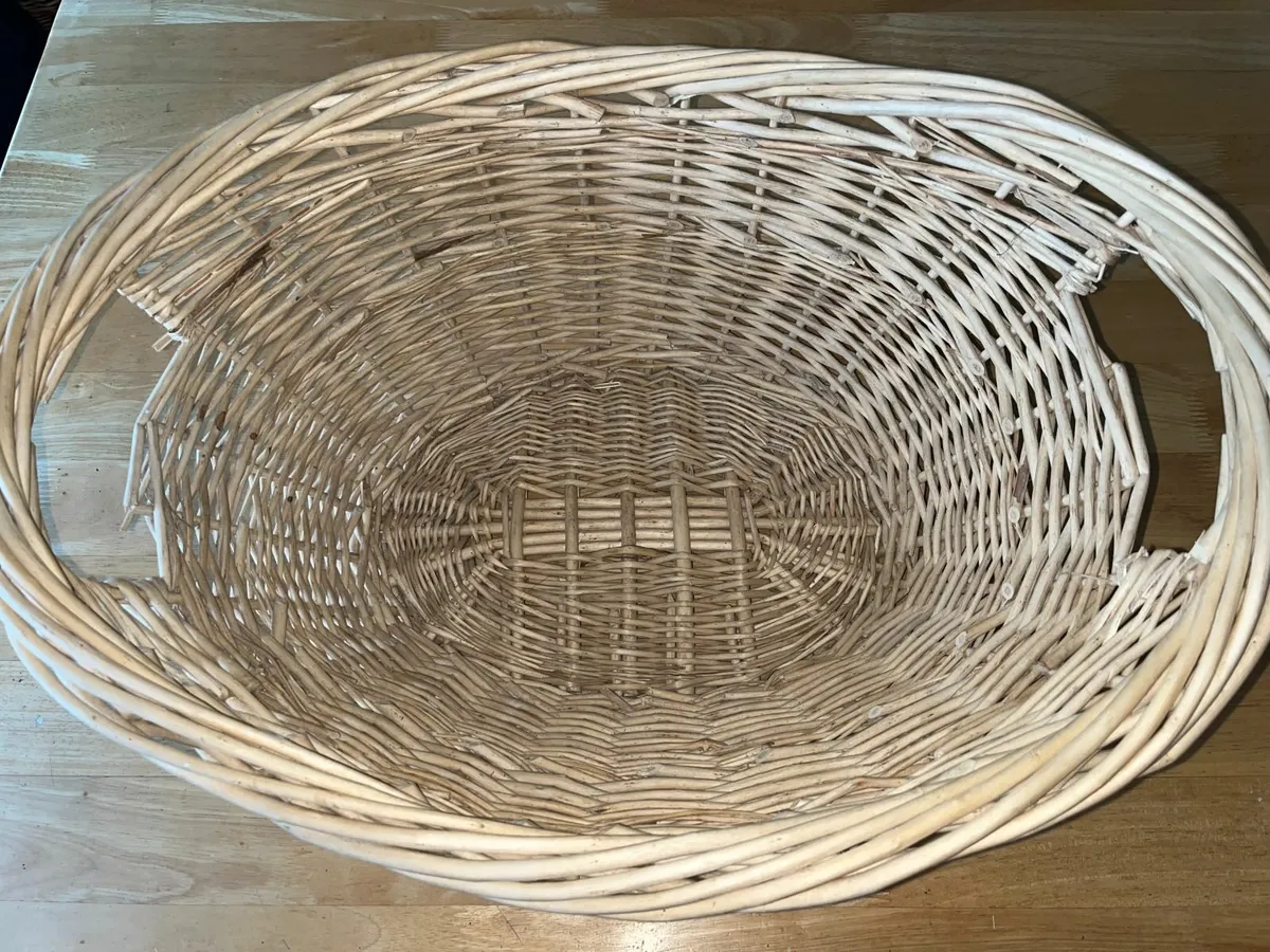 Wicker basket - Image 1