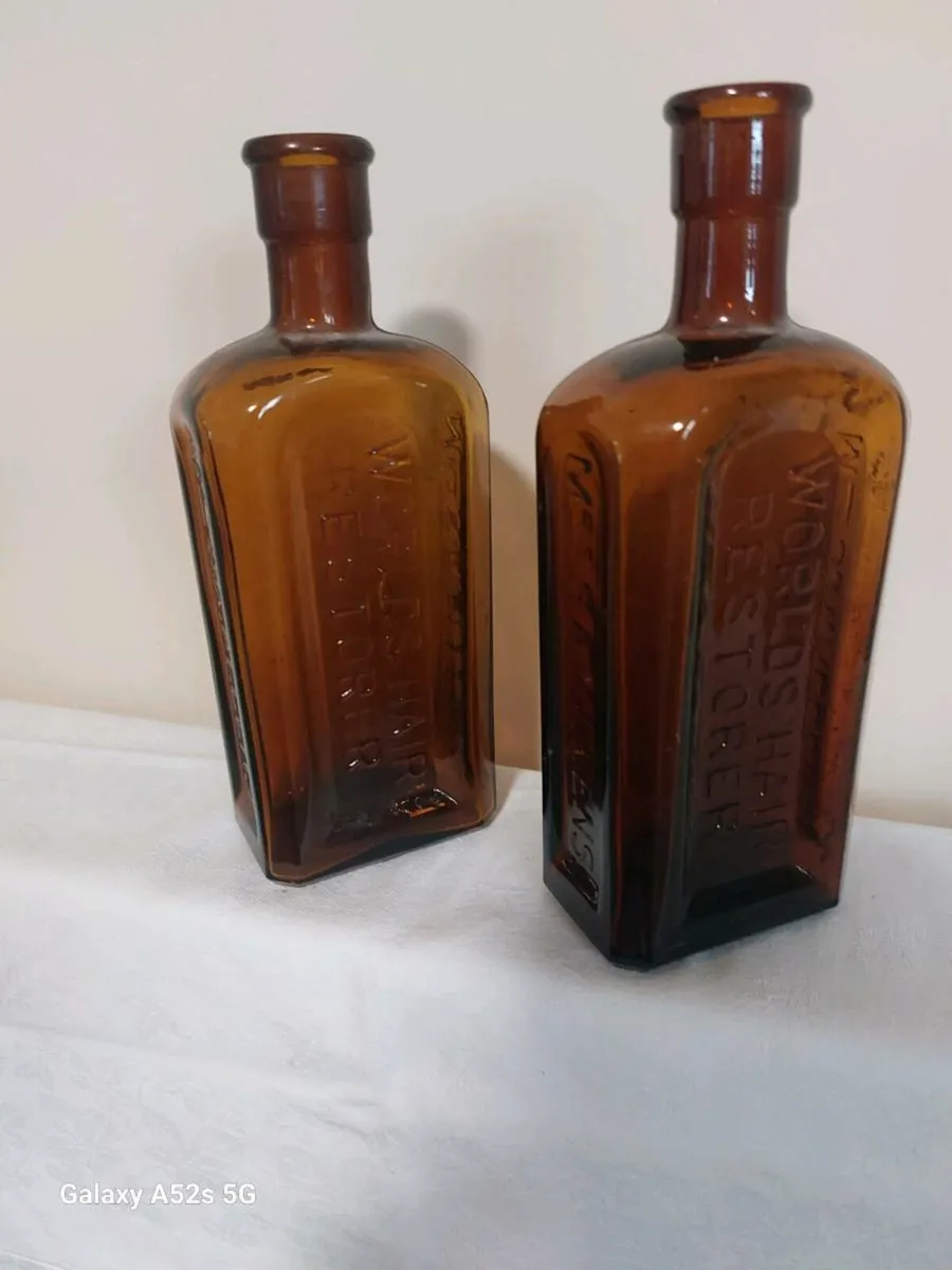 Antique amber glass bottle - Image 3