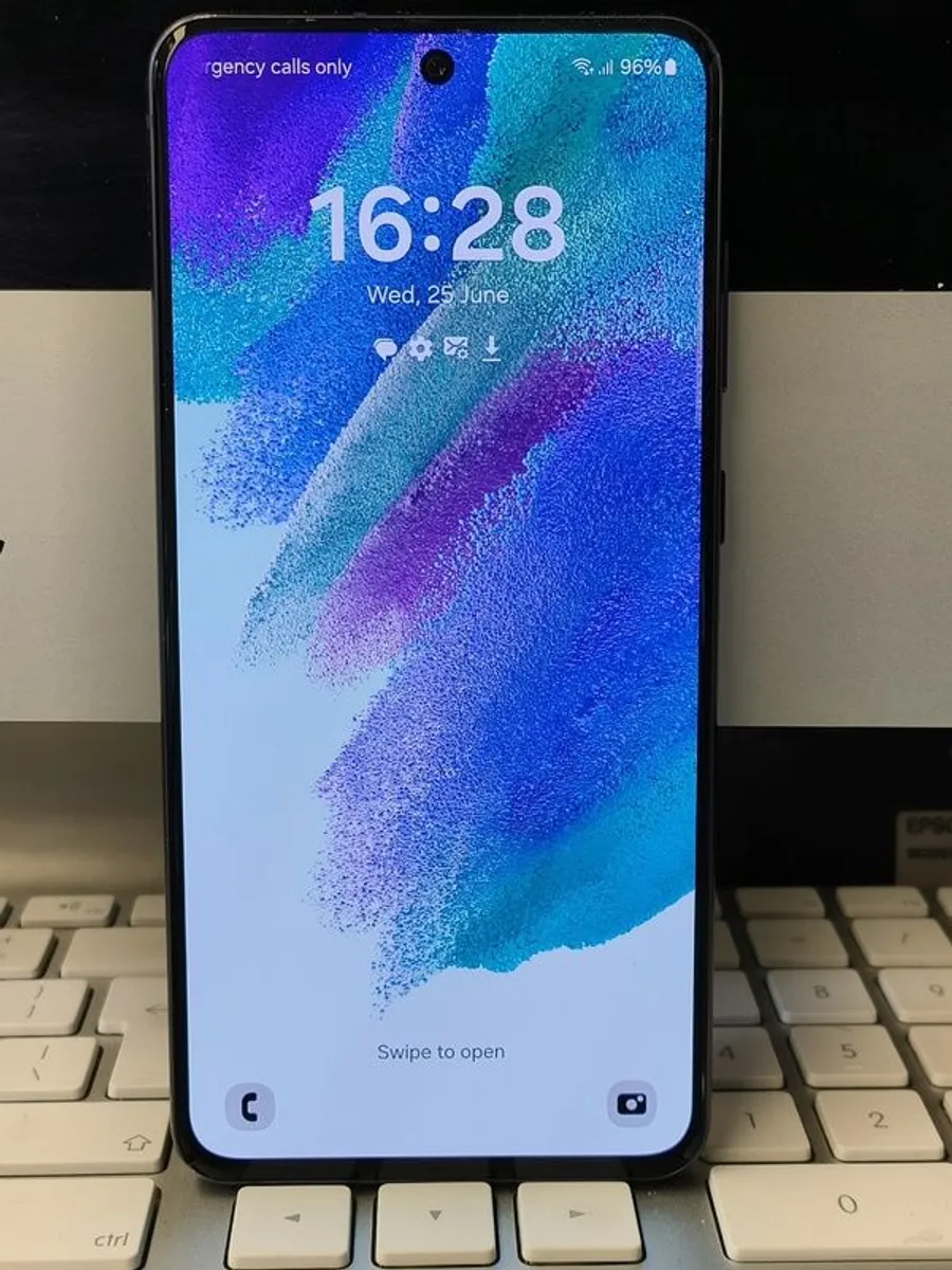 Samsung Galaxy S21 FE 5G 128GB Dual Sim Unlocked Black - Image 1