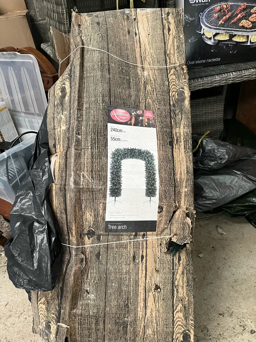 Christmas tree arch - Image 1