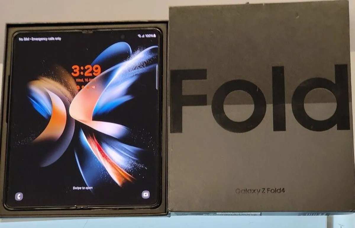 Samsung Galaxy Z Fold 4 - 256GB/ 12GB - Dual Sim Unlocked Phantom Black. - Image 1