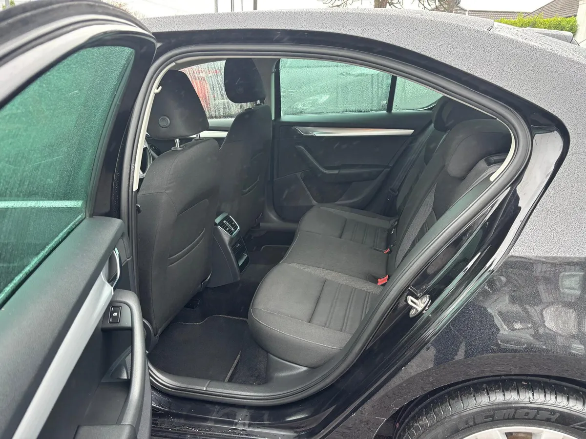 Skoda Octavia 2018  1.6TDI  AMBITION - Image 3