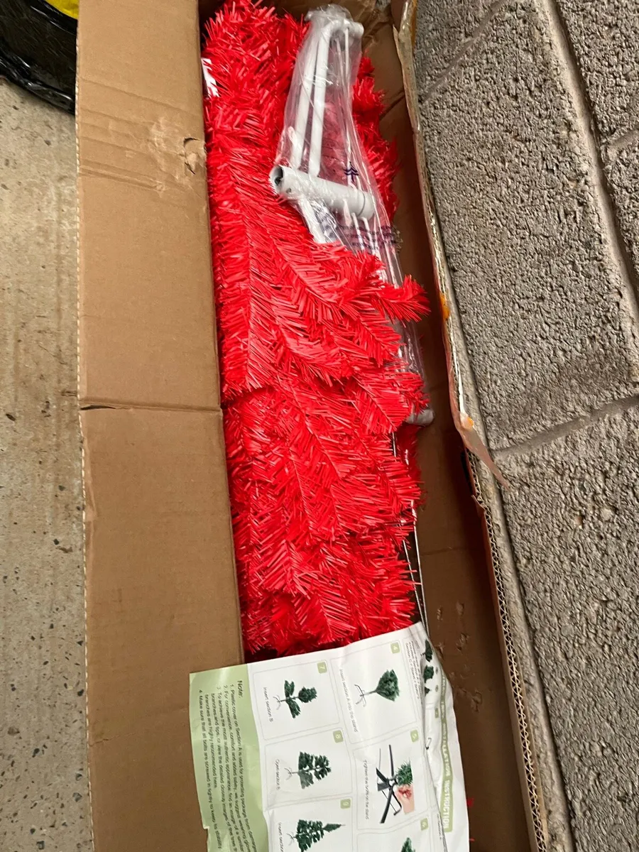 Christmas tree..Red - Image 1