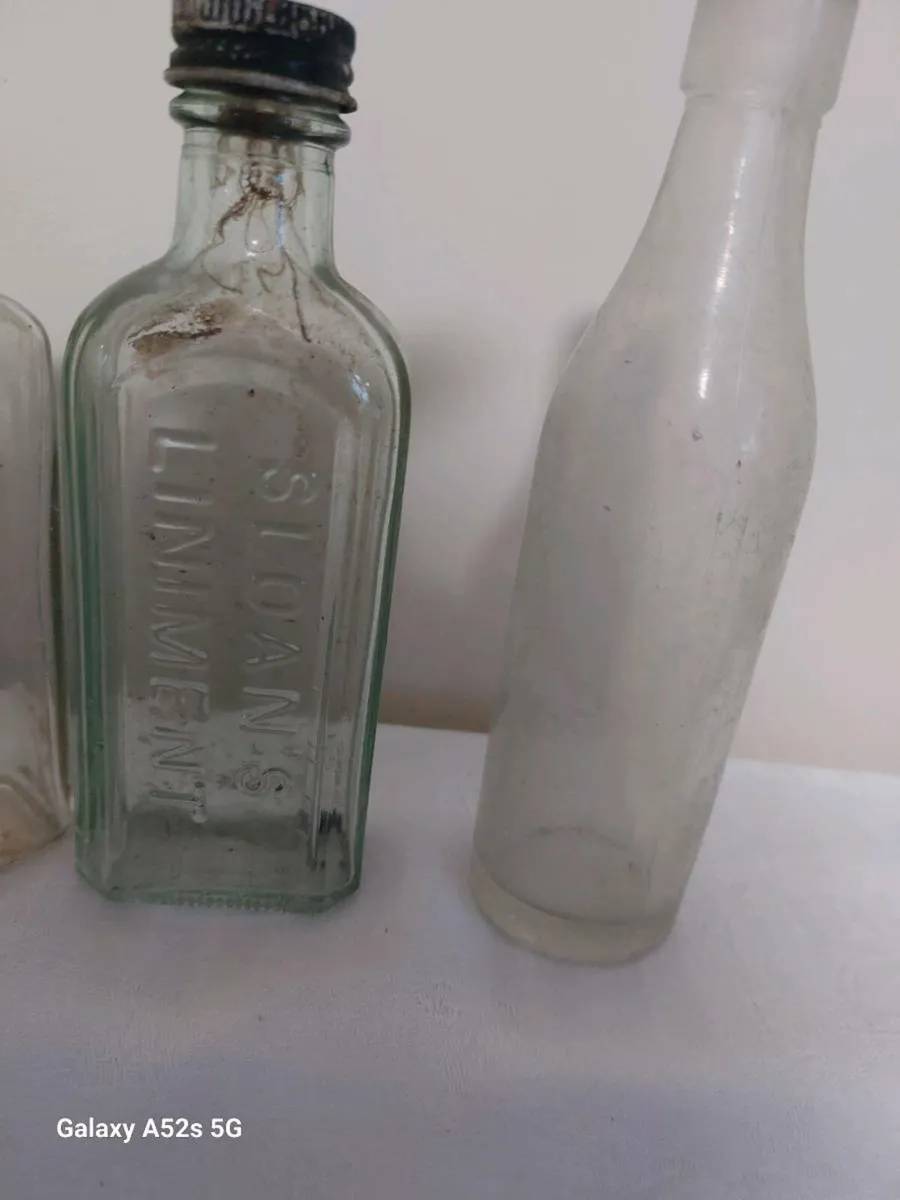 Selection of glass bottles - Image 1
