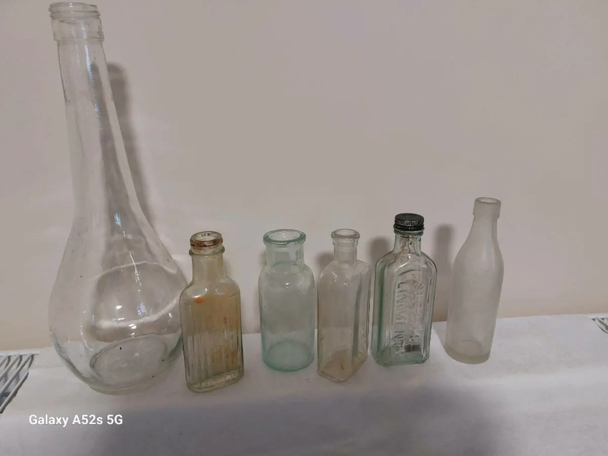 Selection of glass bottles - Image 2