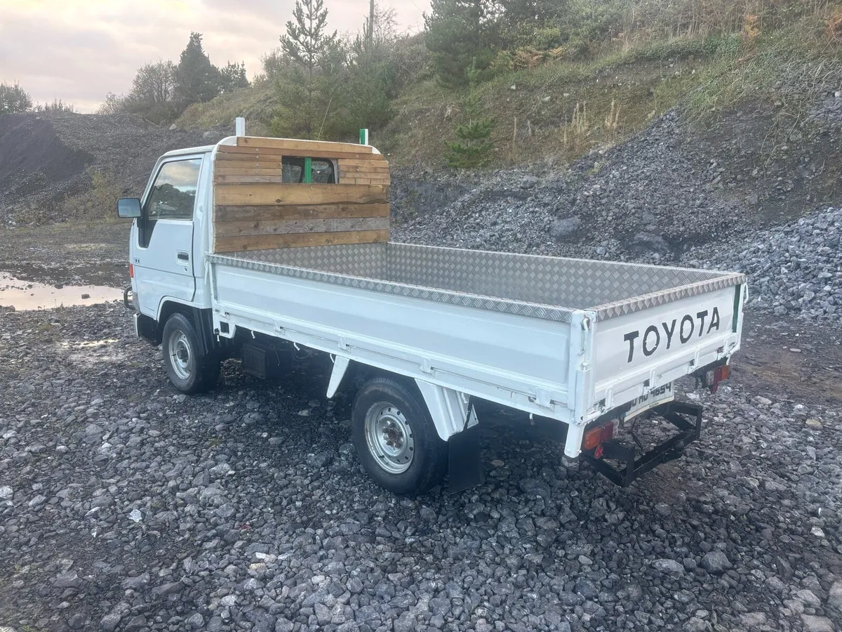 2000 Toyota Dyna Dropside - Image 4