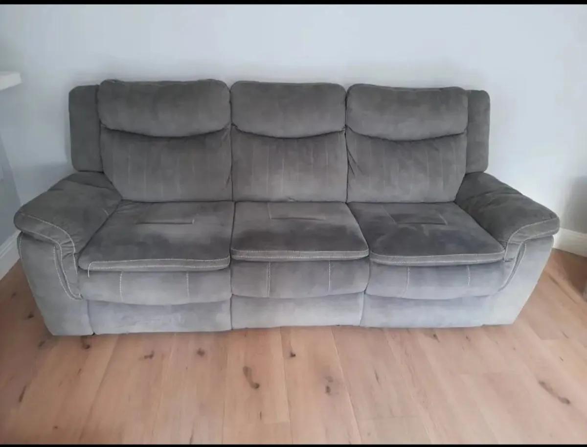 3+1 recliner suite - Image 1