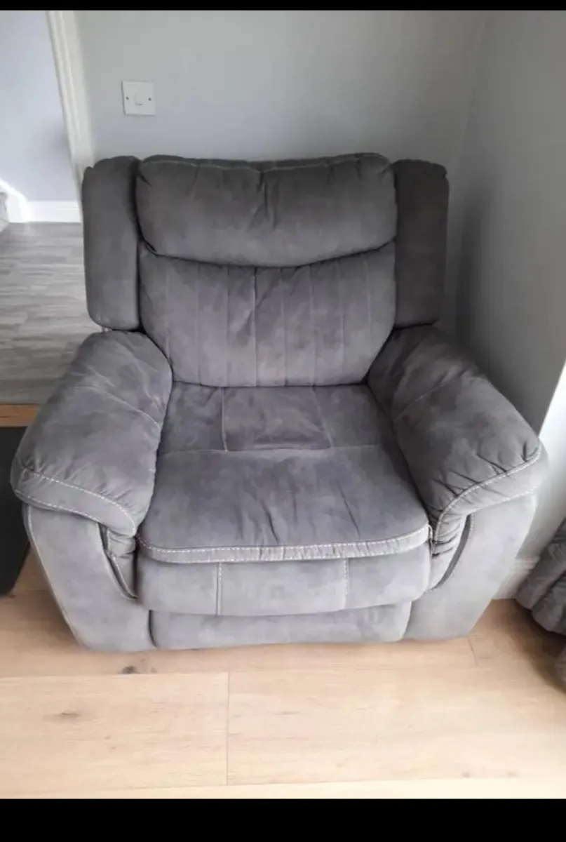 3+1 recliner suite - Image 2