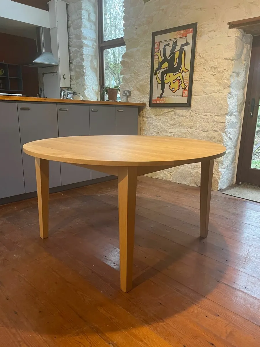 Modern Solid Oak Round Dining table - Image 1