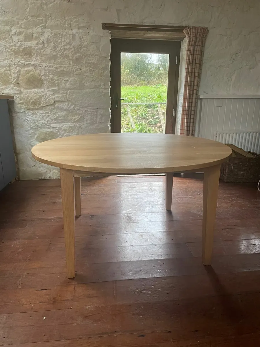 Modern Solid Oak Round Dining table - Image 2