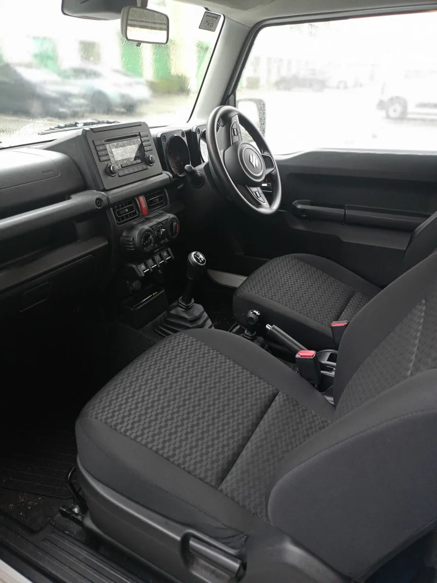 Suzuki Jimny 2023 - Image 3