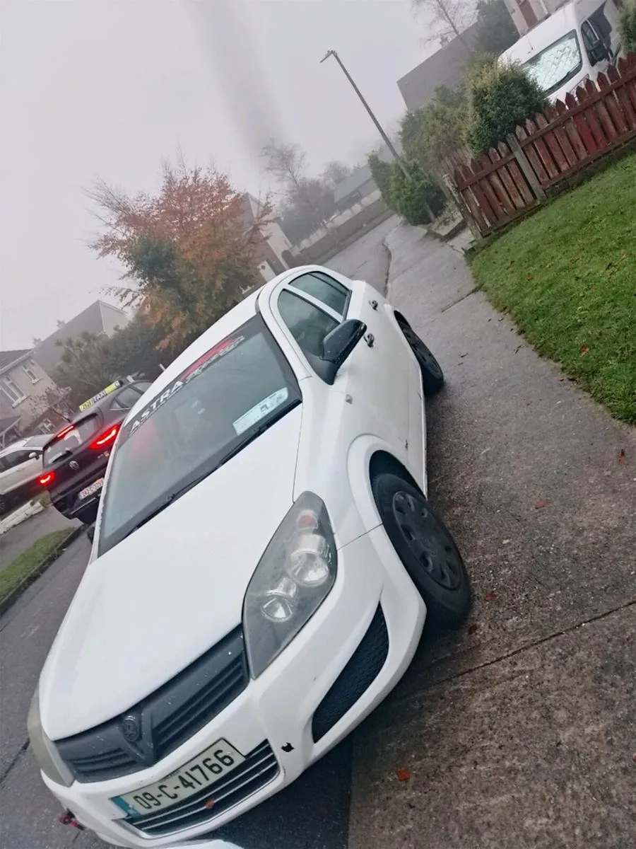 2009 Opel Astra - Image 1