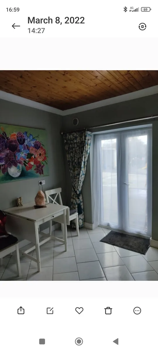 Table and chairs - Image 2