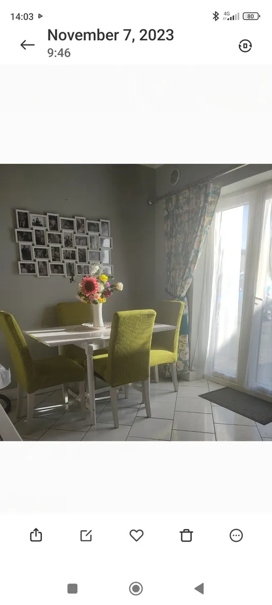 Table and chairs - Image 1