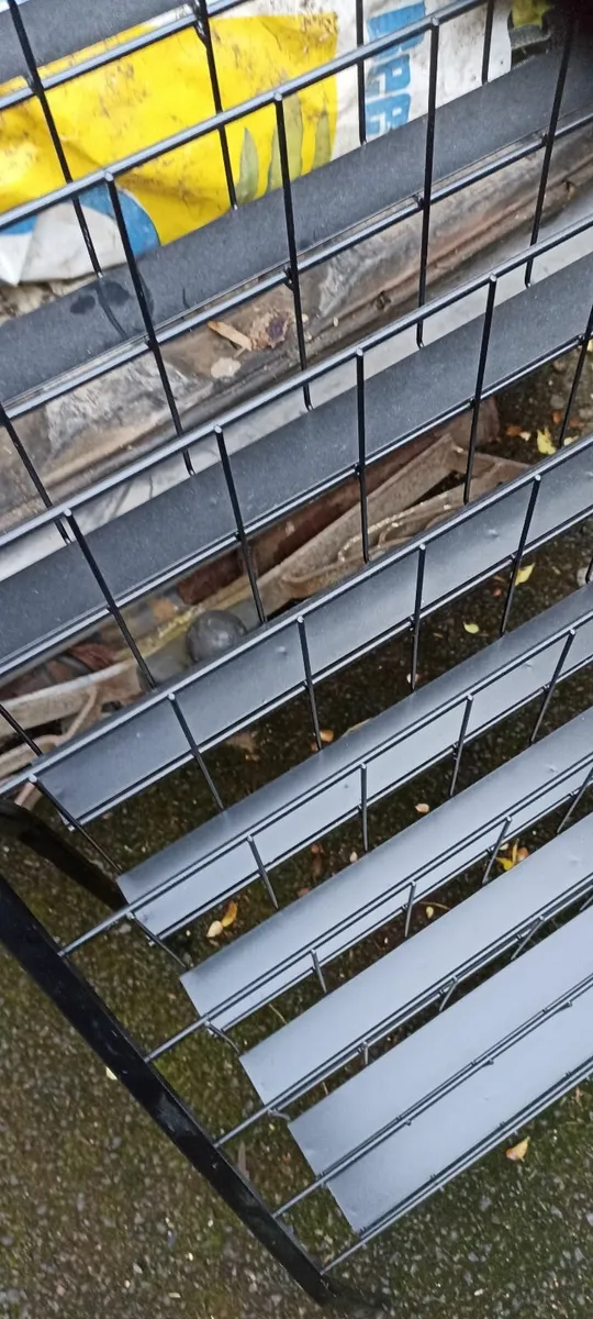 Card Stand - Image 1