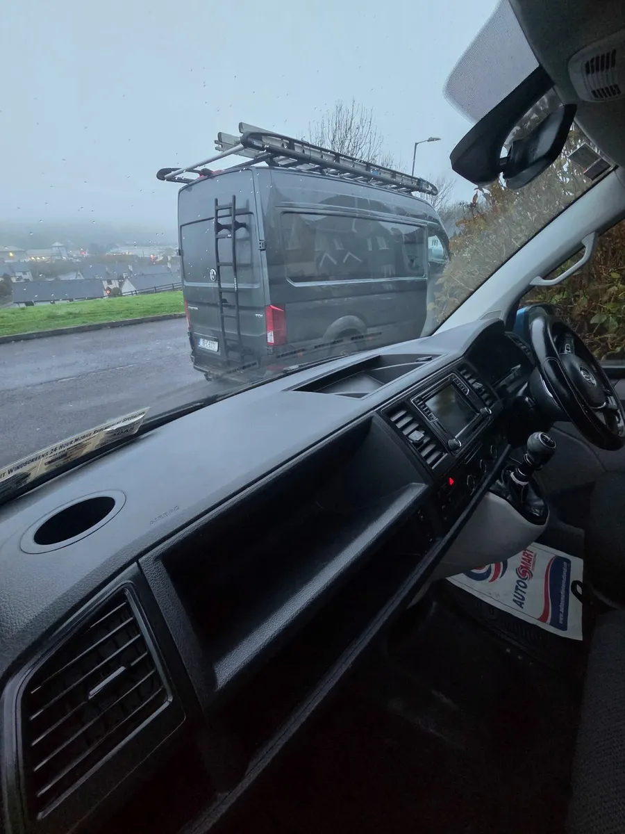Volkswagen Transporter 2017 - Image 3