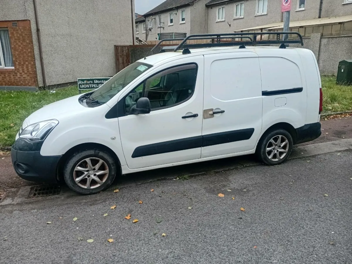 2013 citroen berlingo lwb 3 seater turning over - Image 1